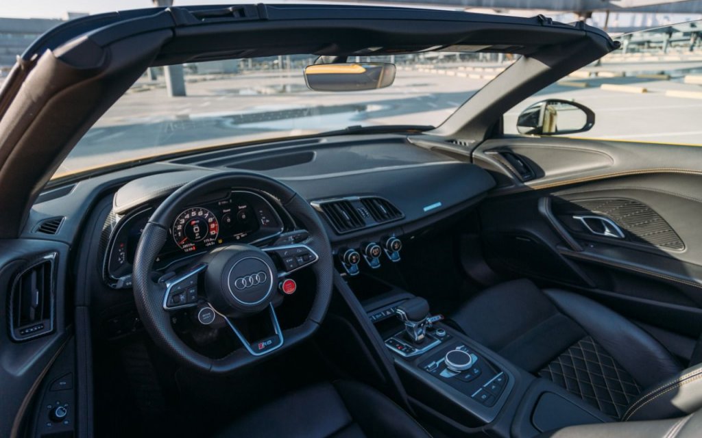 Audi R8 V10 Spyder (yellow)