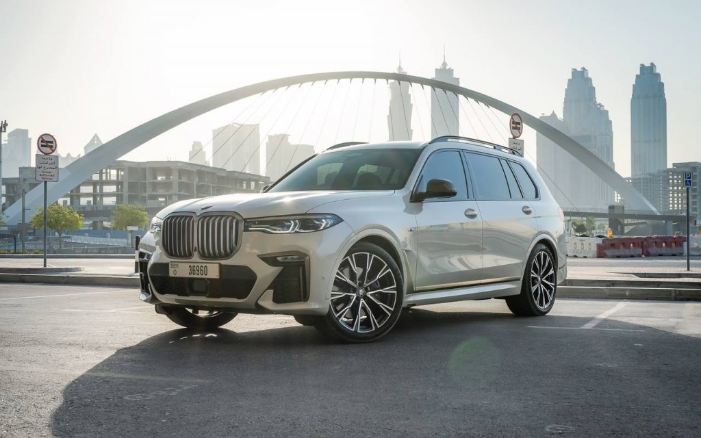 BMW X7 M50i