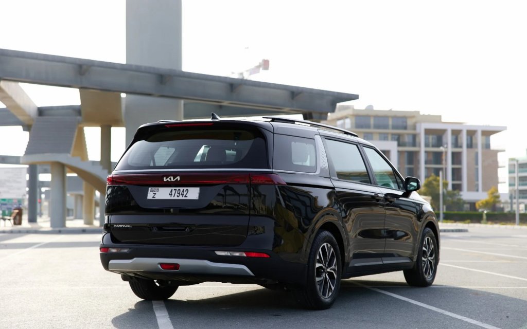 KIA Carnival (Black)