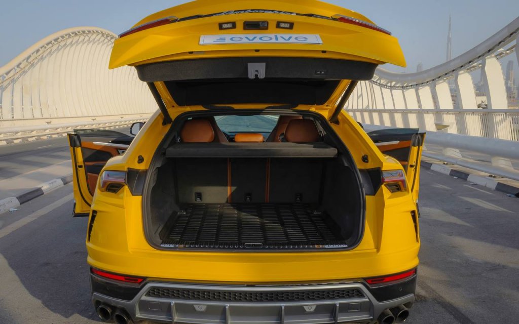 Lamborghini Urus (Yellow)