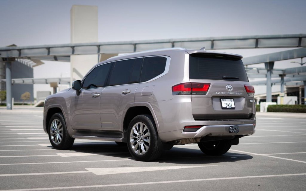 Toyota Land Cruiser 300